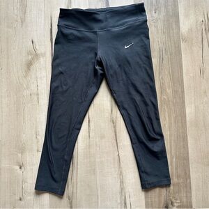 Nike Black Mid-Rise Dri-Fit Capris